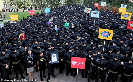 Số người tham gia lập kỷ lục đã “nhuộm đen” cả một góc công viên.