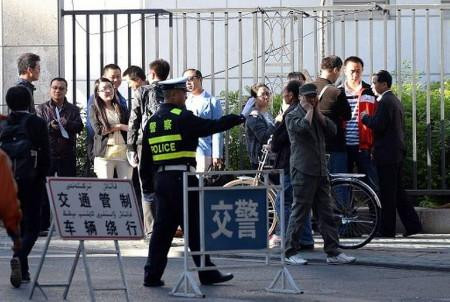 Một loạt các vụ đánh bom tại Tân Cương ngày 21/9 khiến ít nhất 2 người chết.