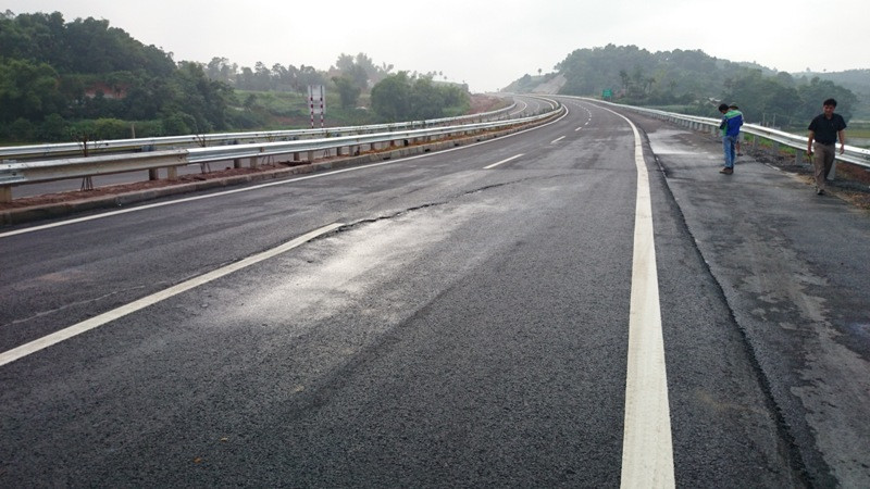 Bộ Xây dựng nói gì về vết nứt trên cao tốc dài nhất Việt Nam?