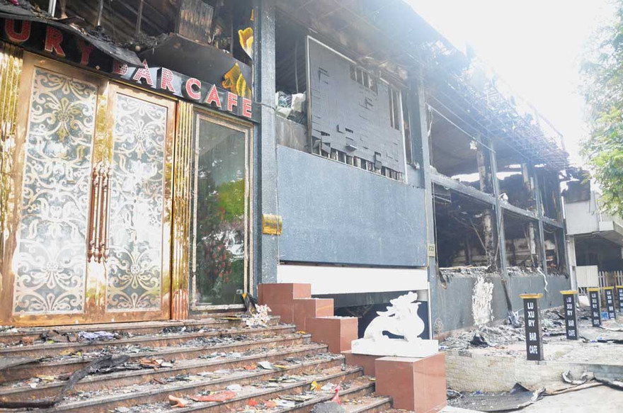 [ẢNH] Bar Luxury toàn tro tàn sau khi chìm trong biển lửa