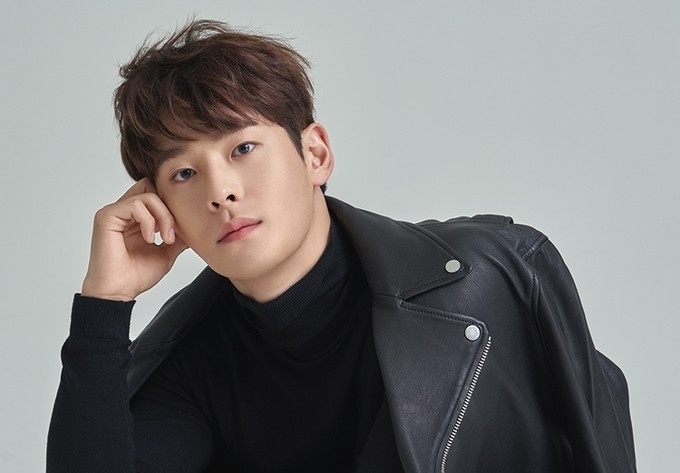 Nam diễn viên Cha In Ha.