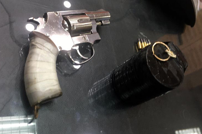 Khẩu súng đối tượng dùng để uy hiếp cướp tài sản. Ảnh: Thanh Hà