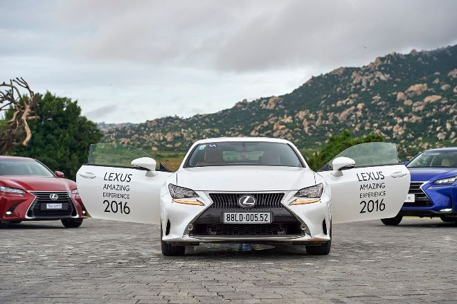 Xuống biển và lên núi cùng dàn Lexus