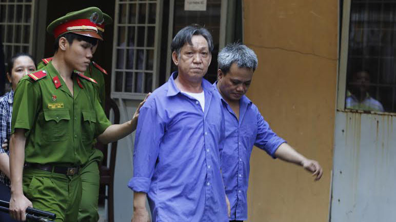 Các bị cáo trong vụ mua bán trái phép chất ma túy. Ảnh: Tân Châu