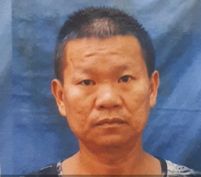 Đối tượng Trần Đình Bình tại cơ quan công an. Ảnh: Báo Nghệ An.