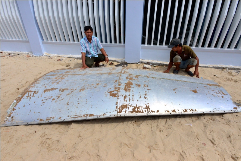 Mảnh vỡ anh Bình vớt được - ảnh Trần Minh Ngọc