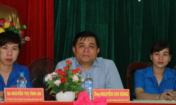 Bộ trưởng Bộ KH-ĐT Nguyễn Chí Dũng tại hội nghị tiếp xúc cử tri phường 3, TP Đông Hà, Quảng Trị chiều 10/5. ẢNH: H.T.