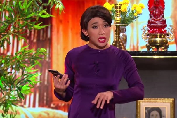 Trấn Thành vào vai Tô Ánh Nguyệt trong vở hài kịch tự ý cải biên.