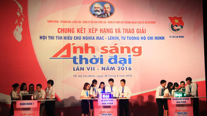 Phần thi của các thành viên đội ĐH Khoa học Tự nhiên tại đêm thi chung kết, xếp hạng.