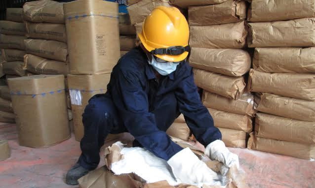 Kiểm tra hàng trước khi tiêu hủy.