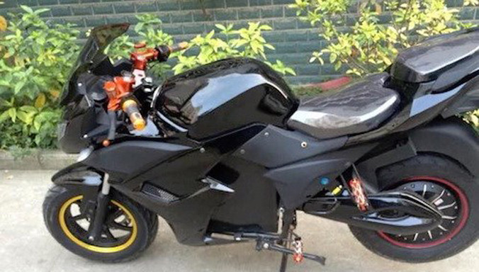 Thời gian vừa qua, hàng loạt hình ảnh về những chiếc xe điện "nhái" môtô PKL xuất xứ Trung Quốc được rao bán trên các mạng xã hội.