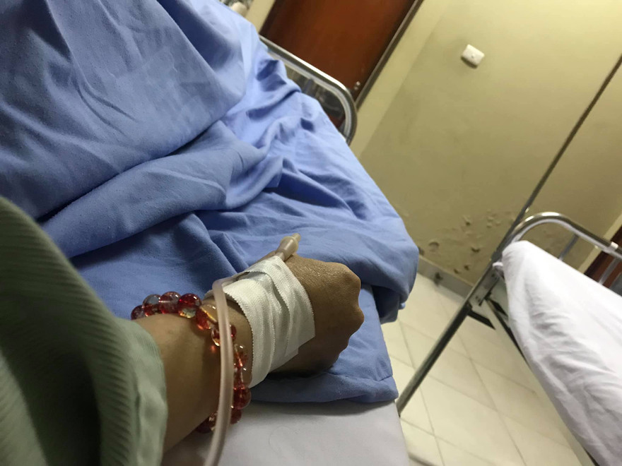 NSND Lan Hương nhập viện do sốt cao.