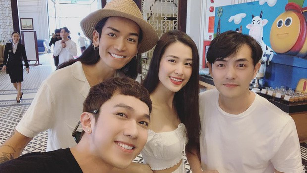 Showbiz 10/11: Đông Nhi, Ông Cao Thắng xuất hiện sau lễ cưới bạc tỷ