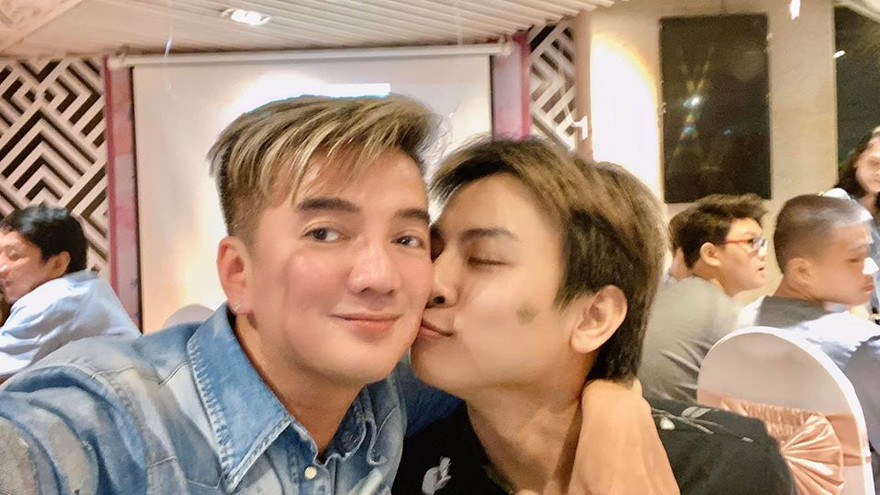 Hình ảnh thân thiết của Đàm Vĩnh Hưng và Hoài Lâm.