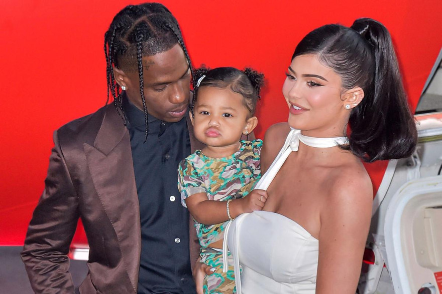 Kylie Jenner mang thai sau hơn 2 tháng tái hợp Travis Scott
