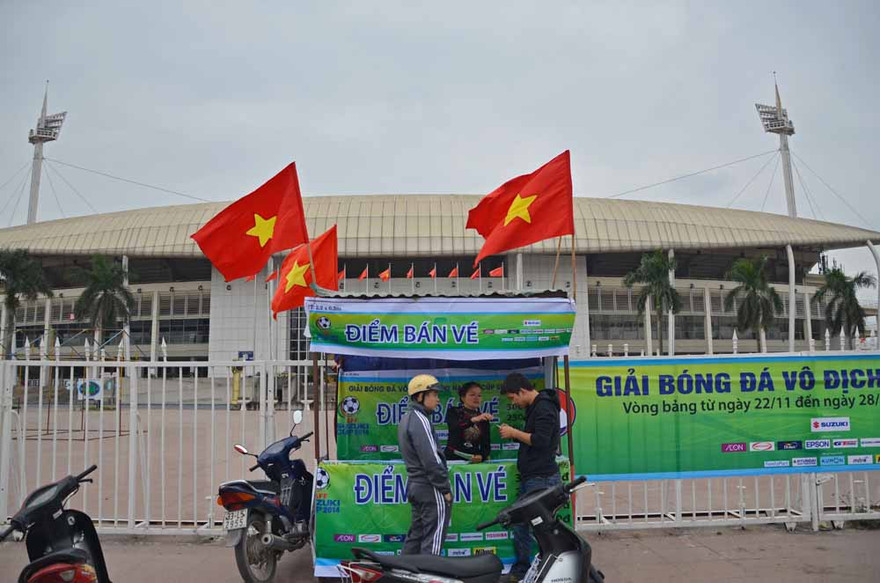 Cảnh vắng vẻ tại các quầy bán vé vòng bảng AFF Cup 2014.