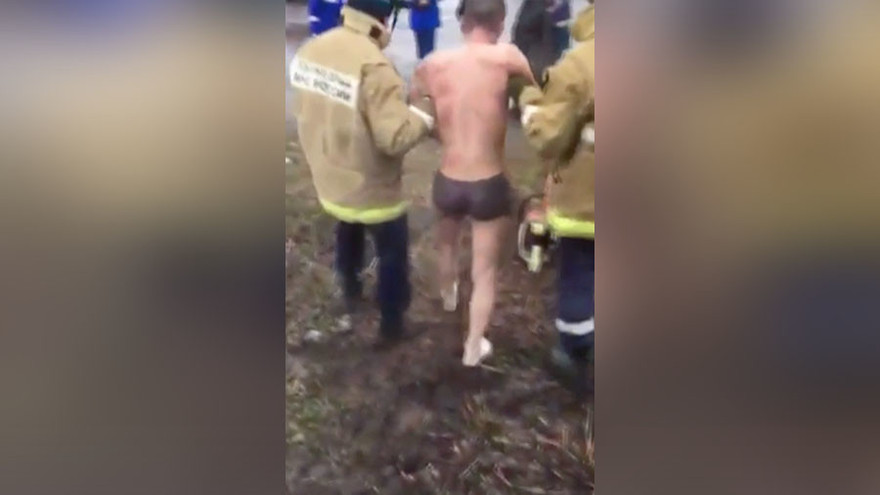 Nạn nhân được cứu thoát khỏi hệ thống sưởi ngầm ở thành phố Kursk của Nga.