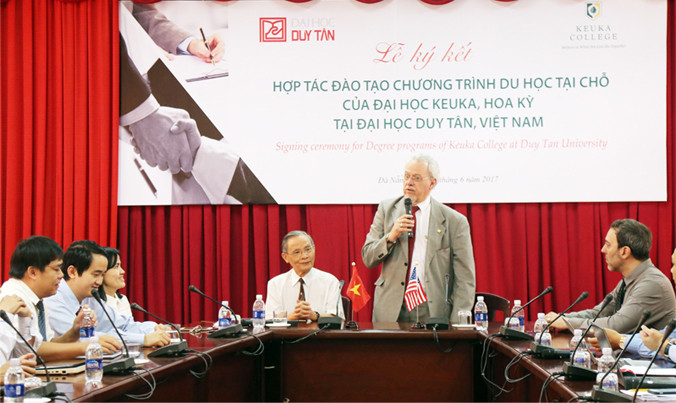 GS. TS. Jorge Luis Diaz Herrera - Hiệu trưởng ĐH Keuka phát biểu tại Lễ Ký kết.