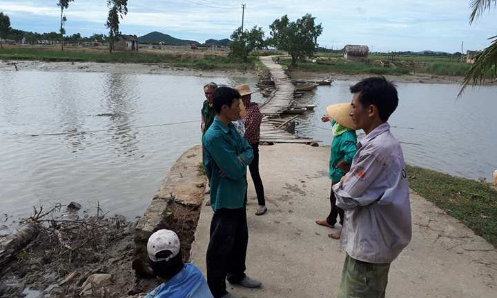Hiện trường cây cầu phao ở làng Cóc.