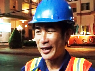 Người công nhân quét rác nghèo có hành động đẹp. Ảnh: A.X.