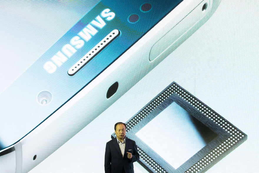 Samsung và Apple bắt tay nhau, nhiều hãng công nghệ chịu thiệt thòi.