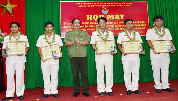Tuổi trẻ Công an Sóc Trăng: Tôn vinh những điển hình tiêu biểu năm 2015