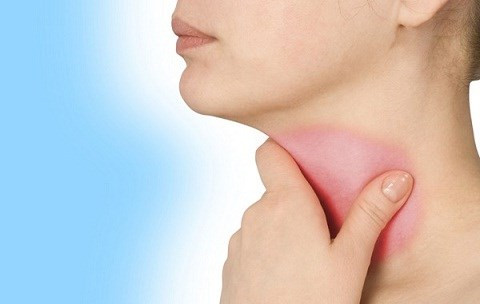 Phân biệt dấu hiệu ung thư phổi và viêm họng