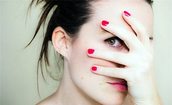 7 điều gây hại cho đôi mắt