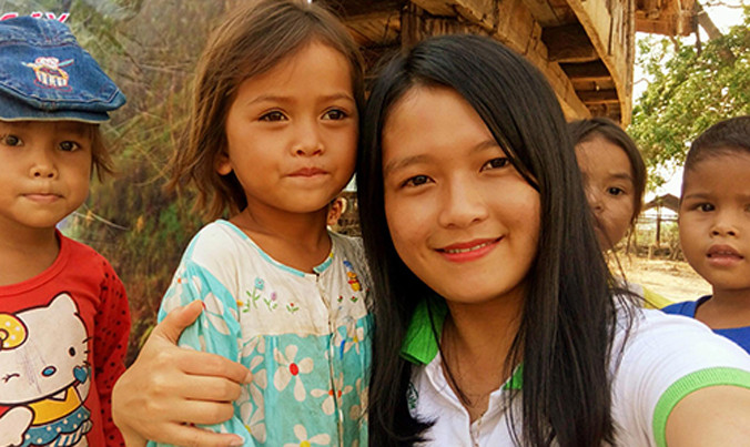 Hương trong một chuyến thiện nguyện. Ảnh: Facebook nhân vật.
