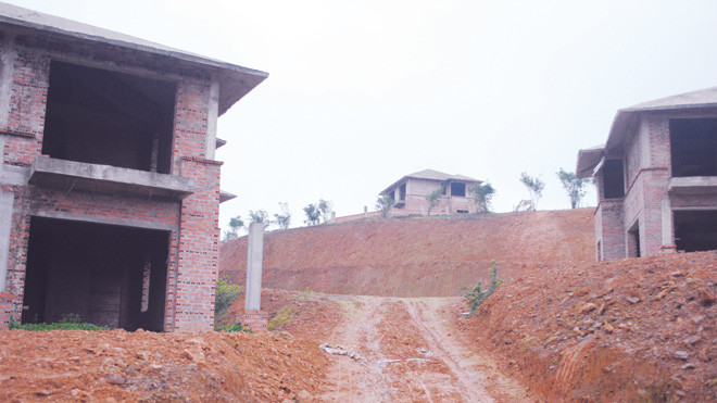 Hàng loạt biệt thự xây dựng trái phép trên đất lâm nghiệp tại Yên Bài (Ba Vì, Hà Nội). Ảnh: Minh Tuấn