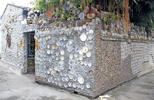 Ngôi nhà ốp 10.000 món đồ cổ
