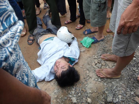 Đối tượng Hậu bị người dân đánh đến bất tỉnh khi cướp tiệm vàng