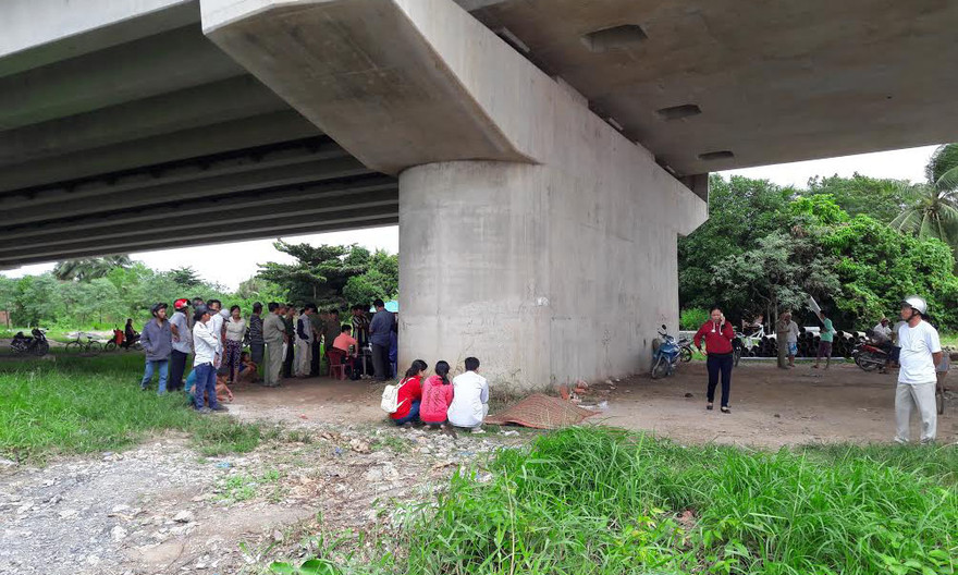 Hiện trường vụ tai nạn nơi bà S. nhảy cầu.