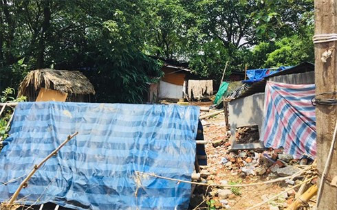 Loạt lều lán được dựng trái phép tại bãi ngõ 76 An Dương.