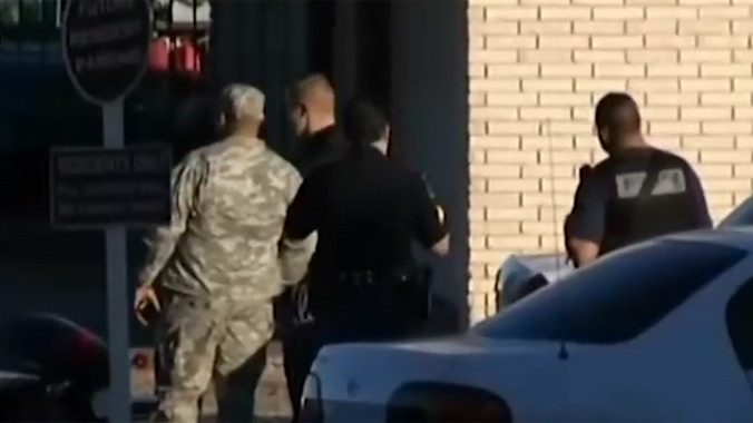 Bác sĩ bị bắn chết ngay tại bệnh viện quân đội Mỹ