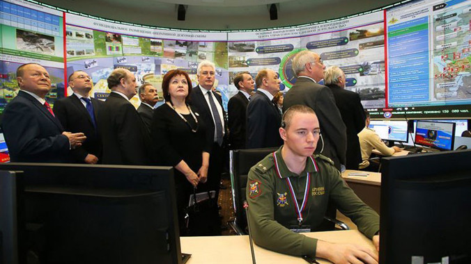 Quan sát bức ảnh được công bố, trang thiết bị của trung tâm chỉ huy quốc phòng quốc gia Nga được cải thiện đáng kể, mang đầy đủ ý nghĩa của khoa học công nghệ, thậm chí tính năng còn mạnh hơn so với trung tâm chỉ huy quân sự quốc gia Mỹ (NMCC).