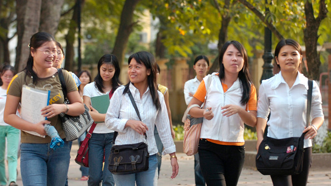 Sinh viên Đại học Sư phạm Hà Nội sau giờ tan học. ảnh: Ngọc Châu 