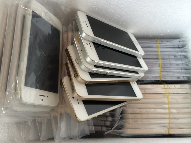 Bên trong chợ iPhone giả tại Móng Cái, Quảng Ninh