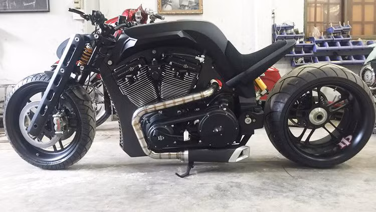 Mẫu xế độ D1 Super Sport chính là bản concept từng được giới thiệu dành cho những tín đồ yêu xe thế giới, nó chỉ được sản xuất khoảng 50 chiếc trên toàn cầu và được xem là chiếc đầu tiên có mặt tại Việt Nam.
