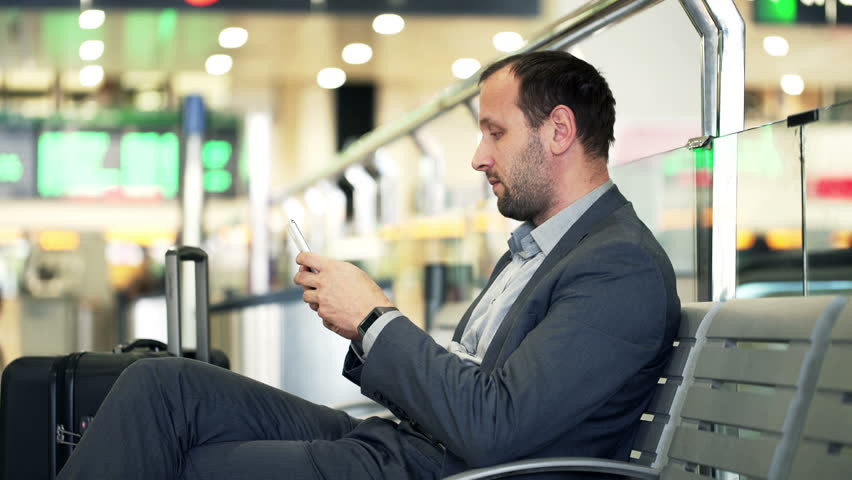 Đàn ông không thể xa smartphone trong 21 giây. Ảnh: Internet.