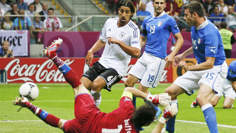 Người Đức chờ 'gián điệp' Khedira