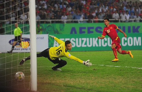Bàn thắng nhân đôi tỷ số của Vũ Minh Tuấn ở phút thứ 58 khiến Philippines không thể nào gượng dậy. Ảnh: Giang Huy.