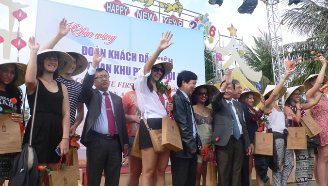 33 khách Úc 'xông đất' phố cổ Hội An