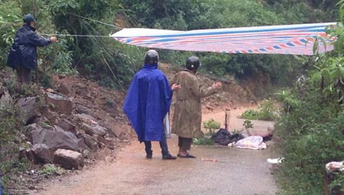 Cơ quan chức năng tiến hành khám nghiệm hiện trường