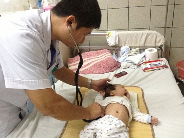 Bệnh Kawasaki ở trẻ nhỏ rất khó phát hiện sớm và dễ bị nhầm lẫn với bệnh khác 