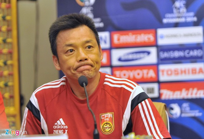 HLV Zheng Xiong của U19 Trung Quốc. Ảnh: Zing. 