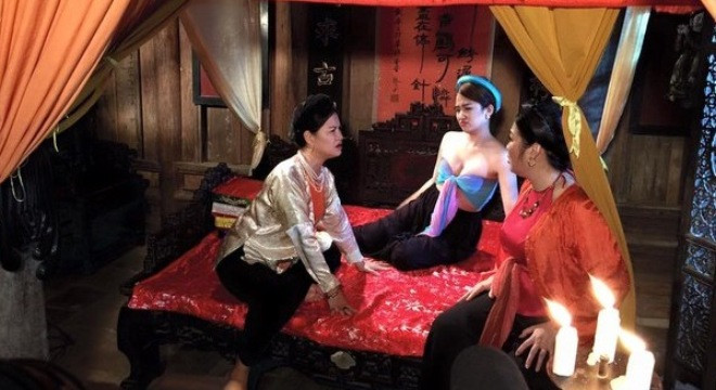  DJ Trang Moon 'hở da thịt' quay cảnh hài tết