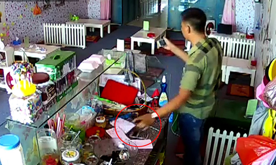 'Đạo chích' vào nhà lừa bé gái chụp ảnh trộm iPhone 6