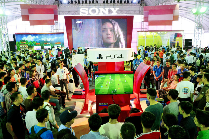 Sony Show 2015 là sự kiện công nghệ hàng năm lớn nhất của Sony mang tên "Thành phố chạm" sẽ trình diễn "4 ngõ phố công nghệ, 5 cung bậc cảm xúc" trong 3 ngày liên tiếp (9-11/10) tại Vincom Royal City (Hà Nội).