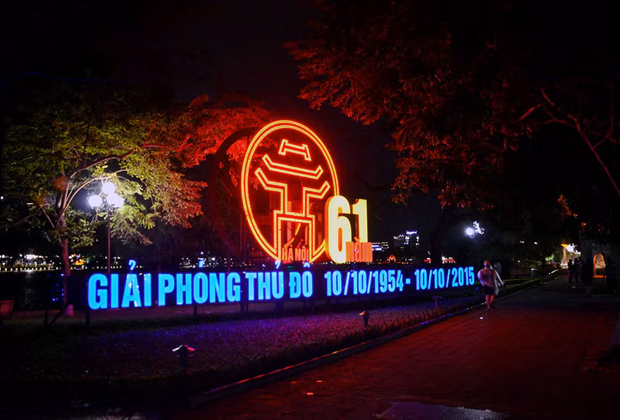 Hà Nội đẹp lung linh chào mừng 61 năm Ngày Giải phóng Thủ đô